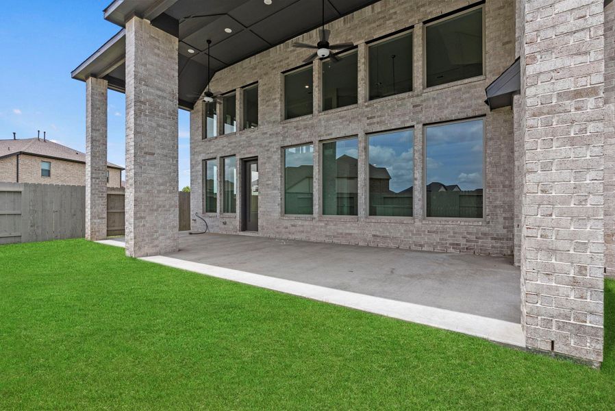 Exterior details and patio area of a home in Pomona, Manvel (Image 3).