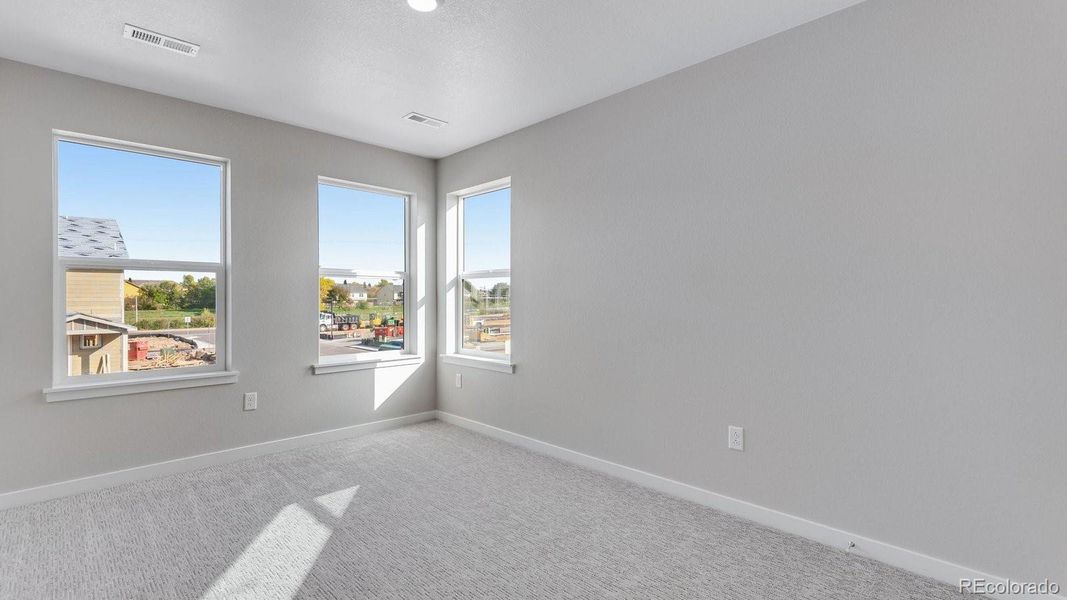 Spacious, unfurnished interior of a new home in Horizon Uptown, Aurora (Image 16).