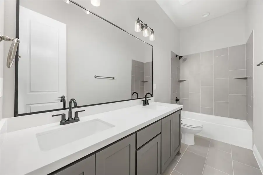 Furnished interior view inside a new home in Waterfall Ranch - 1 Acre Lots, Waxahachie (Image 8). Furnished interior view inside a new home in Waterfall Ranch - 1 Acre Lots, Waxahachie (Image 8).