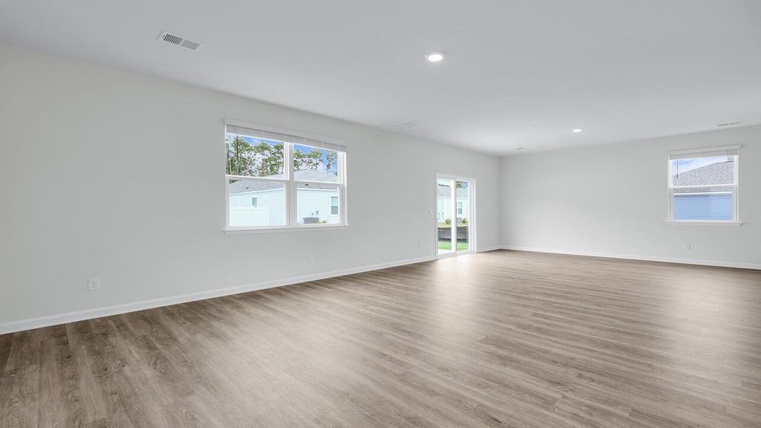 Spacious, unfurnished interior of a new home in Hillcrest, Ravenel (Image 15).