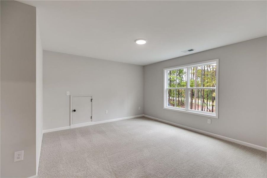 Spacious, unfurnished interior of a new home in Liberty Station, Bremen (Image 18).