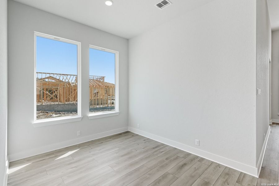 Spacious, unfurnished interior of a new home in Esperanza 50's, Boerne (Image 23).