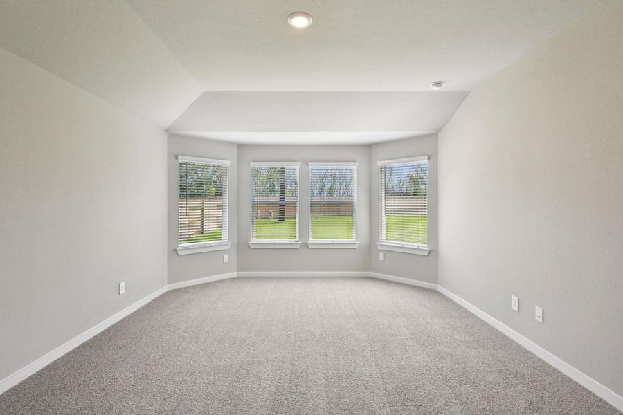 Spacious, unfurnished interior of a new home in Stewart's Ranch, Conroe (Image 16).