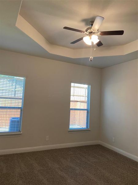 Spacious, unfurnished interior of a new home in Bear Park Estates, Euless (Image 16).