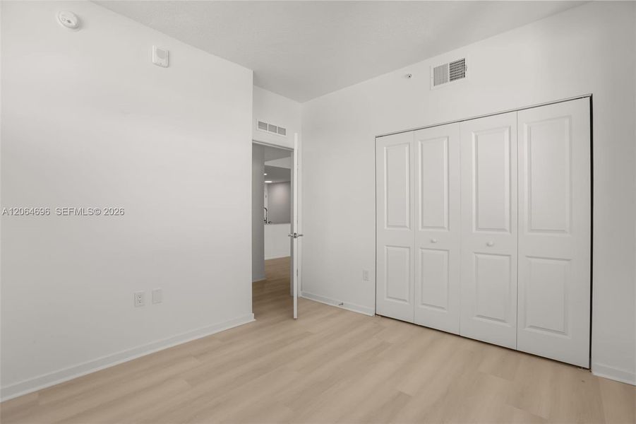 Spacious, unfurnished interior of a new home in , Orlando (Image 22).