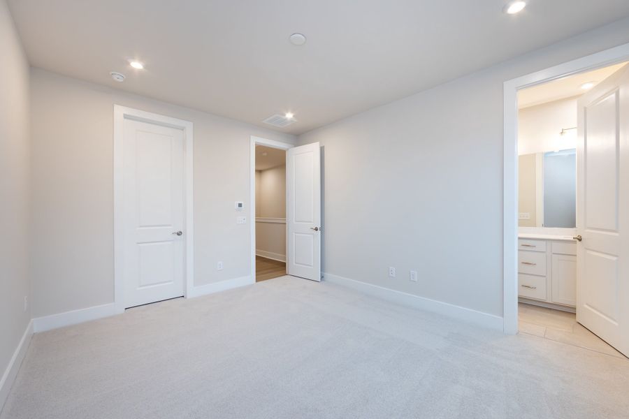 Spacious, unfurnished interior of a new home in Context at Oakhurst, Charlotte (Image 33).