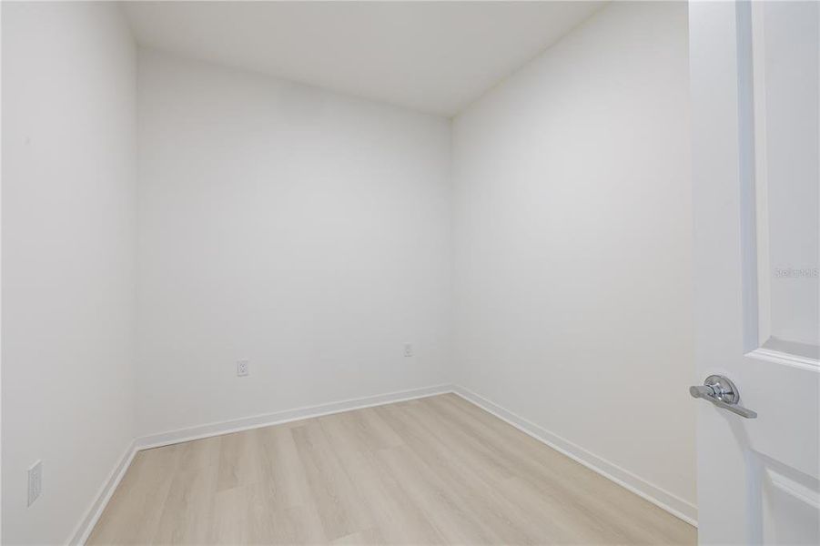 Spacious, unfurnished interior of a new home in , Orlando (Image 17).