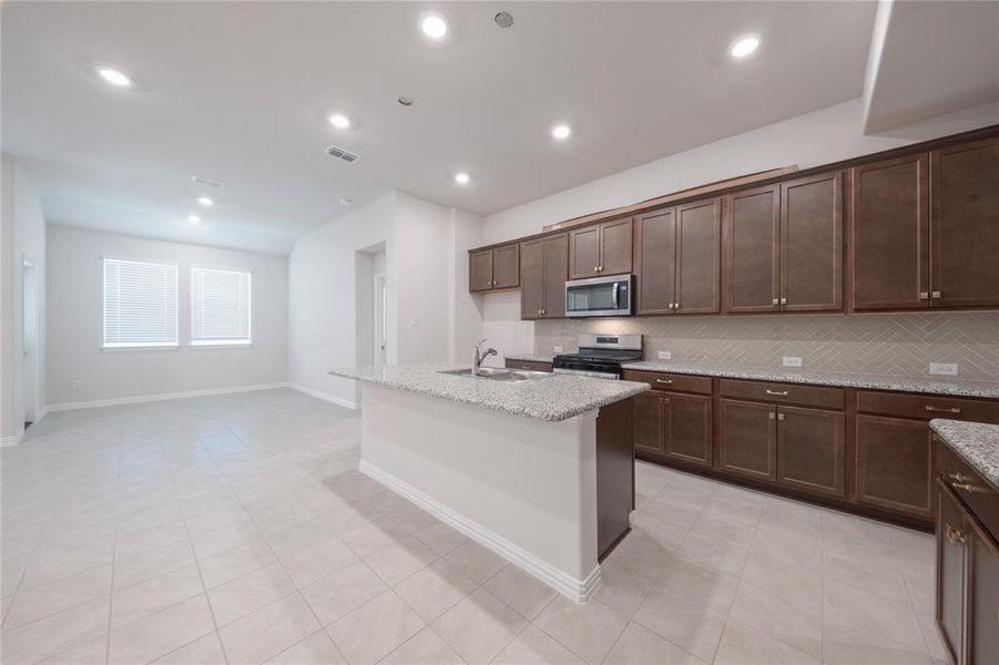 Furnished interior view inside a new home in Lake Pointe: Lake Pointe at Paloma Creek, Little Elm (Image 10).