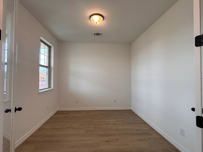 Spacious, unfurnished interior of a new home in Ashland, Angleton (Image 7).
