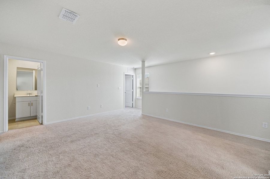 Spacious, unfurnished interior of a new home in Cinco Lakes, San Antonio (Image 42). Spacious, unfurnished interior of a new home in Cinco Lakes, San Antonio (Image 42).
