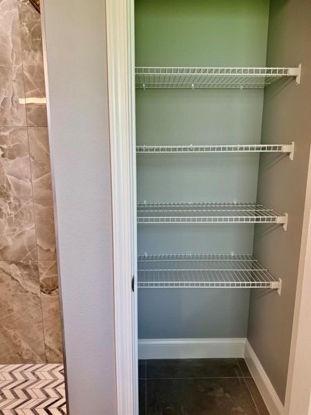 Spacious, unfurnished interior of a new home in , Okeechobee (Image 12).