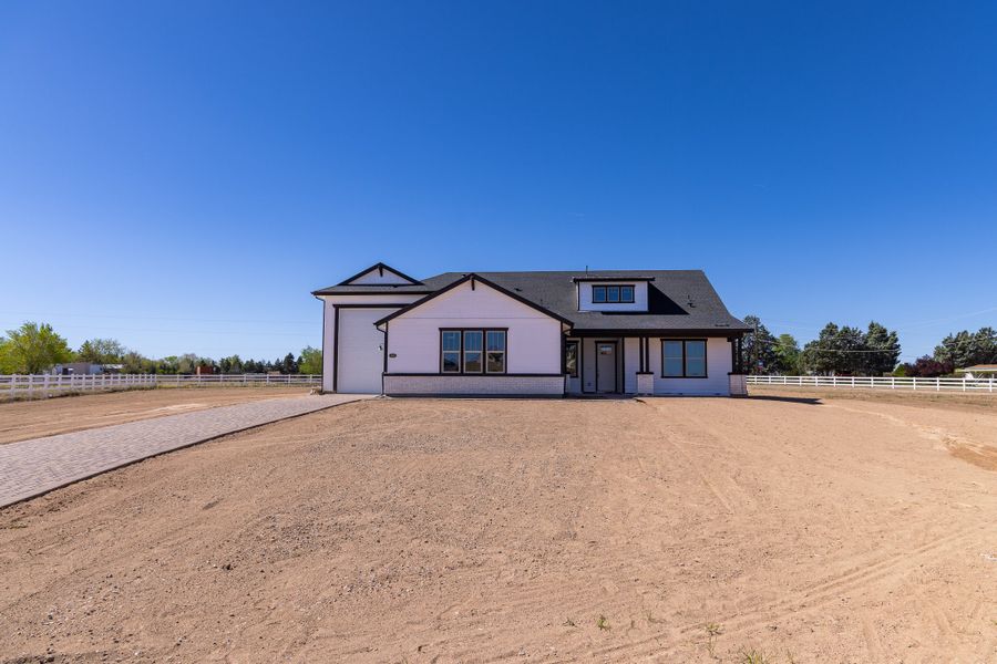 Exterior details and patio area of a home in Heritage Pointe, Chino Valley (Image 4).