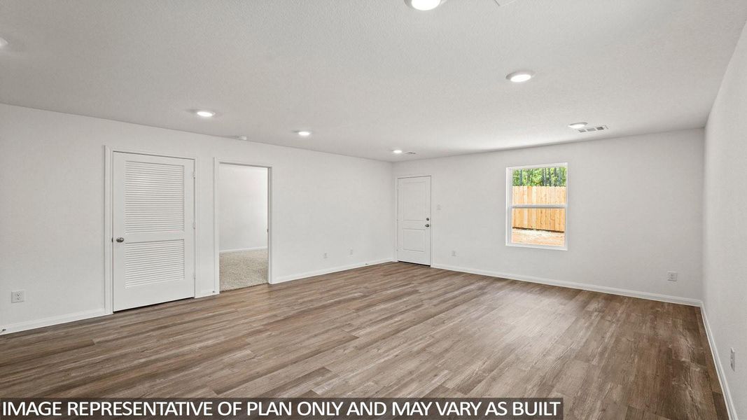 Spacious, unfurnished interior of a new home in McCrorey Trails, Conroe (Image 10).