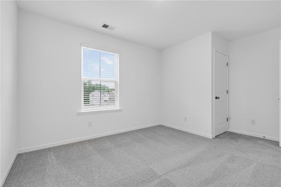 Spacious, unfurnished interior of a new home in Lexington Meadows, Athens (Image 30).