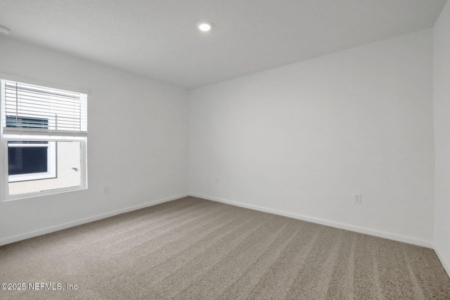 Spacious, unfurnished interior of a new home in Cedar Creek, Jacksonville (Image 18).