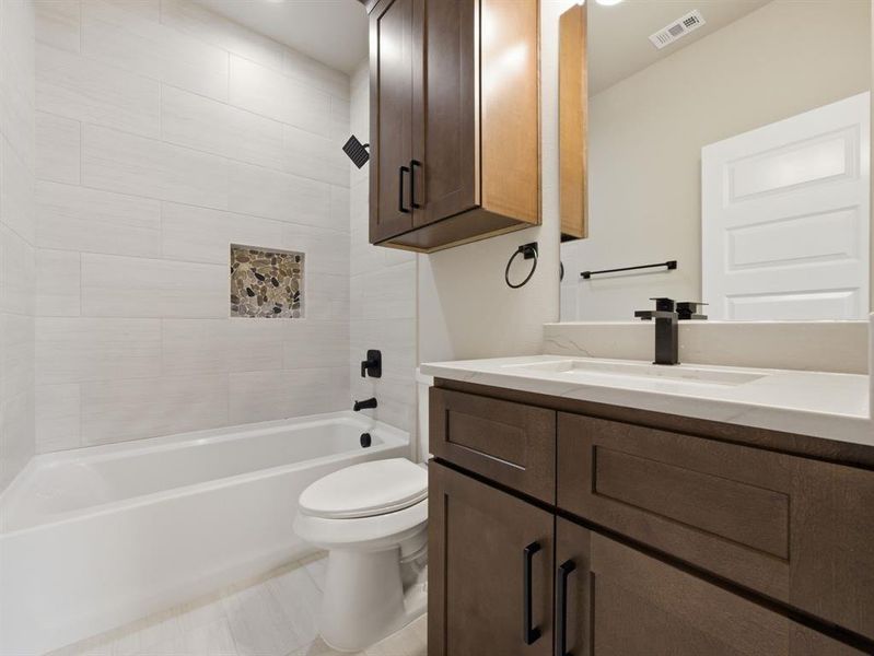 Furnished interior view inside a new home in , Grand Prairie (Image 7).