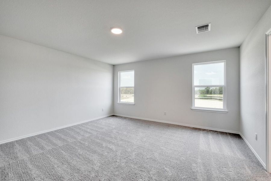 Spacious, unfurnished interior of a new home in Overlook Ranch, Georgetown (Image 23).