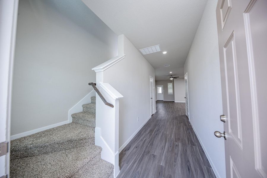 Spacious, unfurnished interior of a new home in Mackenzie Creek, Conroe (Image 15). Spacious, unfurnished interior of a new home in Mackenzie Creek, Conroe (Image 15).