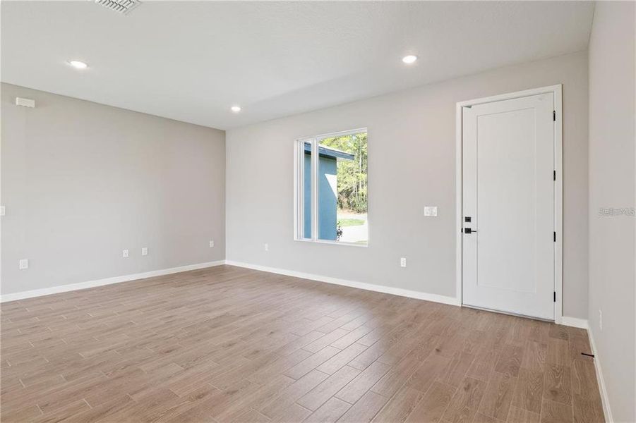 Spacious, unfurnished interior of a new home in Marion Oaks, Ocala (Image 26).