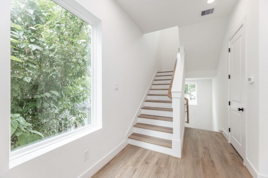 Spacious, unfurnished interior of a new home in , Houston (Image 27).