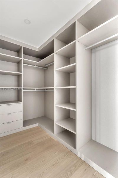 Spacious, unfurnished interior of a new home in , Miami (Image 22).