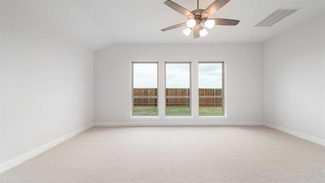 Spacious, unfurnished interior of a new home in Myrtle Creek 71', Waxahachie (Image 13).