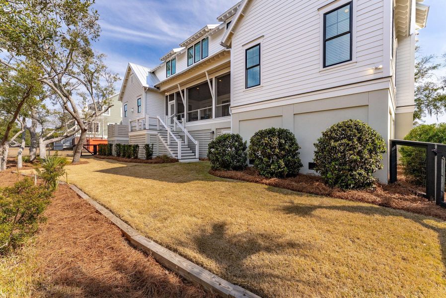 Exterior details and patio area of a home in Daniel Island Park, Charleston (Image 38).