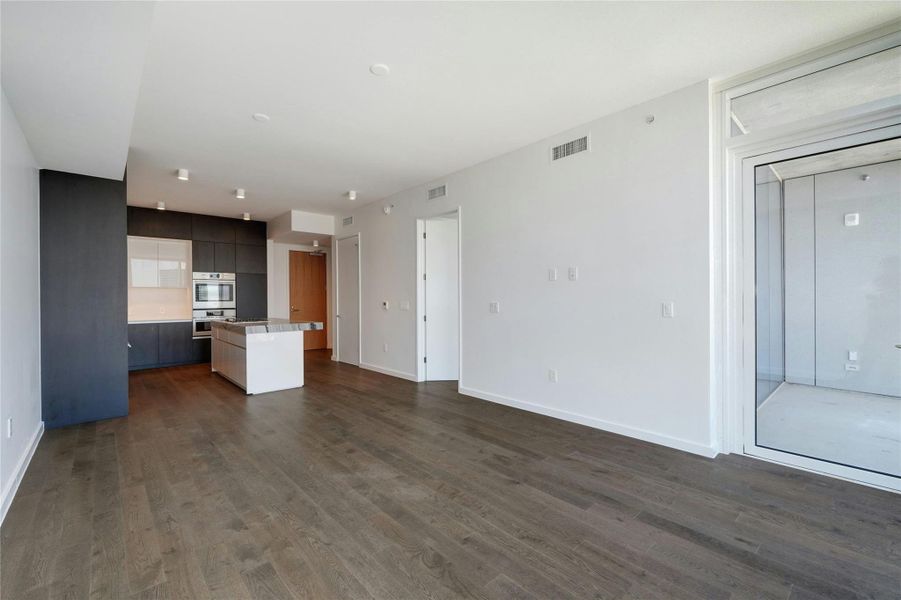 Spacious, unfurnished interior of a new home in The Linden Residences, Austin (Image 25).
