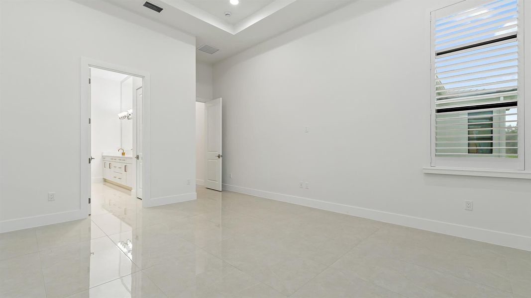 Spacious, unfurnished interior of a new home in Artistry Palm Beach, Palm Beach Gardens (Image 14).