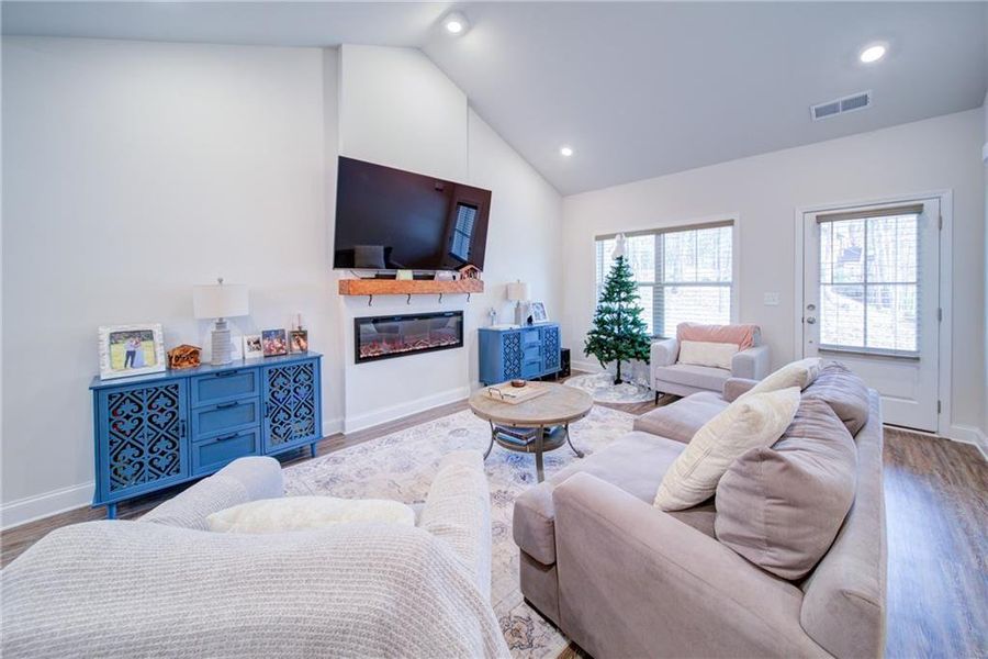 Furnished interior view inside a new home in , Waleska (Image 6).