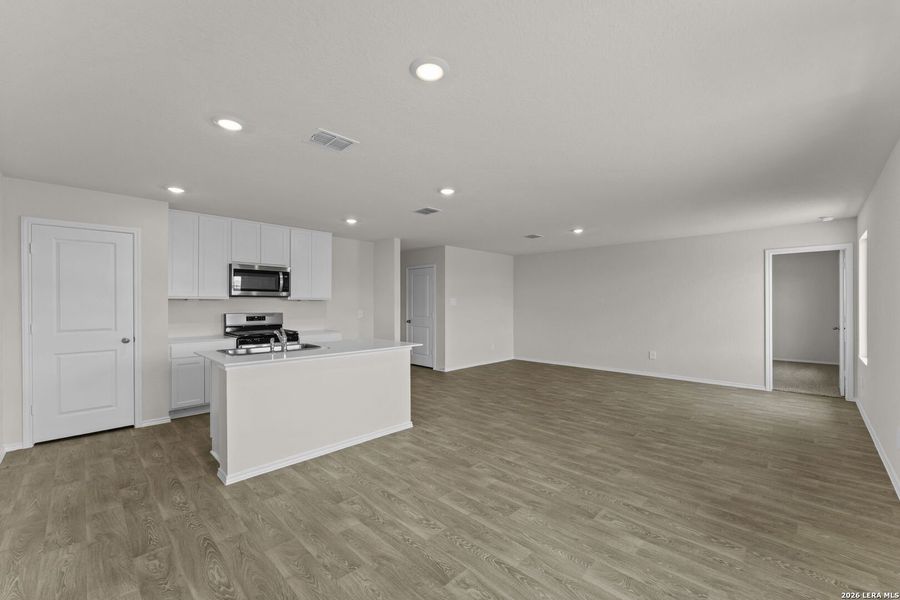Spacious, unfurnished interior of a new home in Navarro Fields, Seguin (Image 29).