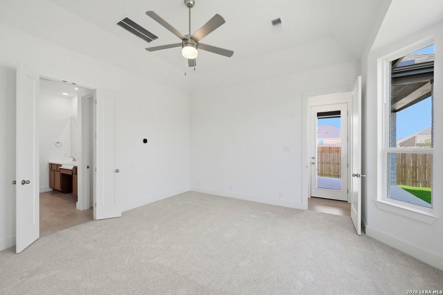 Spacious, unfurnished interior of a new home in Prominence, San Antonio (Image 14).