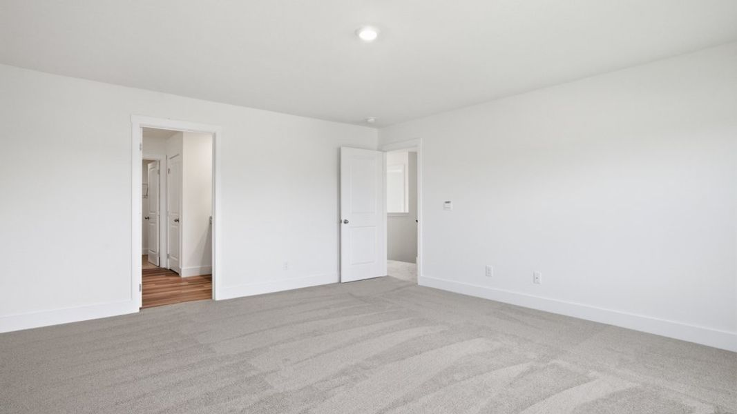 Spacious, unfurnished interior of a new home in Millstone Village, Morristown (Image 32).
