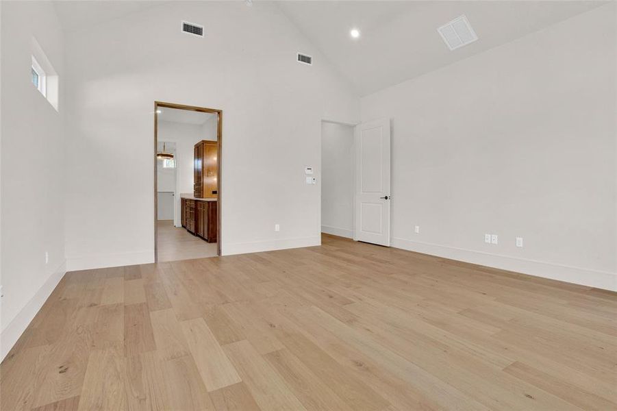 Spacious, unfurnished interior of a new home in , Tyler (Image 29).