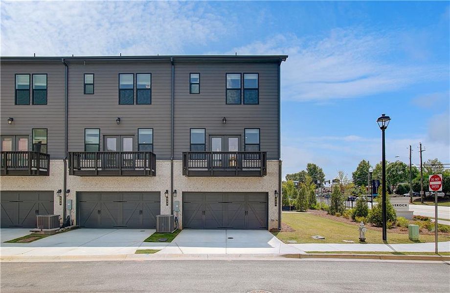 Condo located in McDonough, GA showcasing its design and architecture (Image 6).