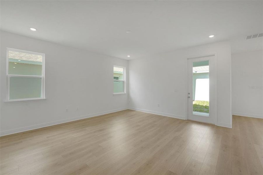 Spacious, unfurnished interior of a new home in Crossroads at Kelly Park, Apopka (Image 21).