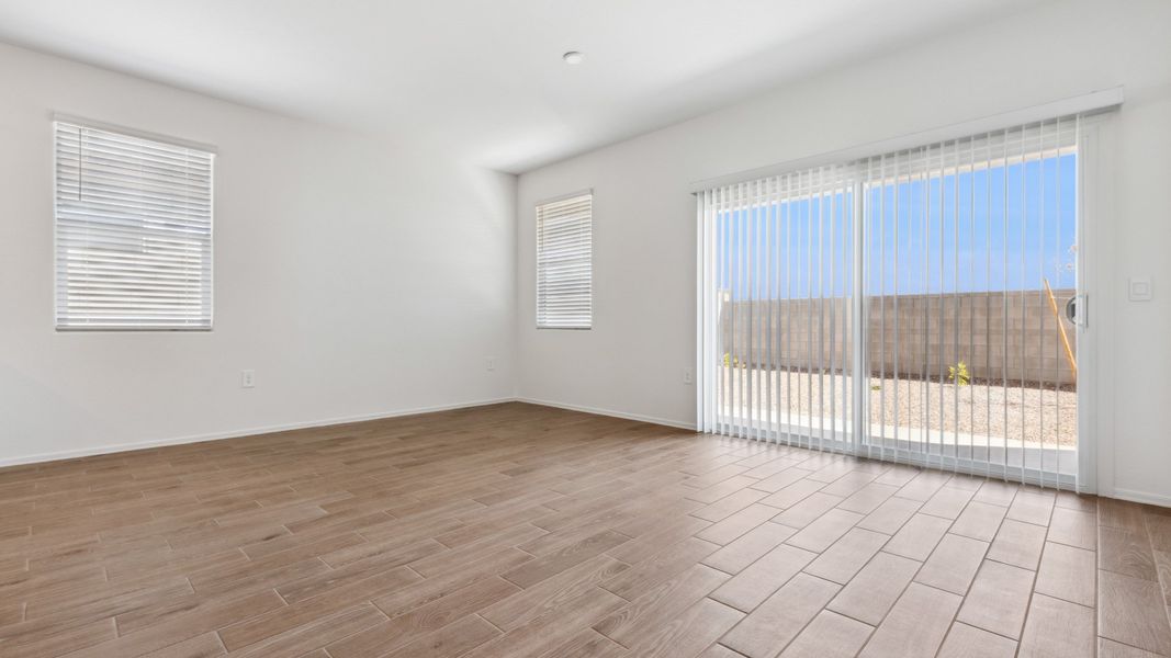 Spacious, unfurnished interior of a new home in Rio Rancho Estates, Wittmann (Image 13).