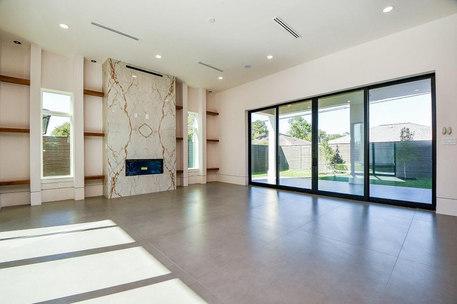 Spacious, unfurnished interior of a new home in , Houston (Image 24).