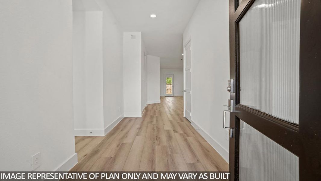 Spacious, unfurnished interior of a new home in Silverthorne, Conroe (Image 11). Spacious, unfurnished interior of a new home in Silverthorne, Conroe (Image 11).