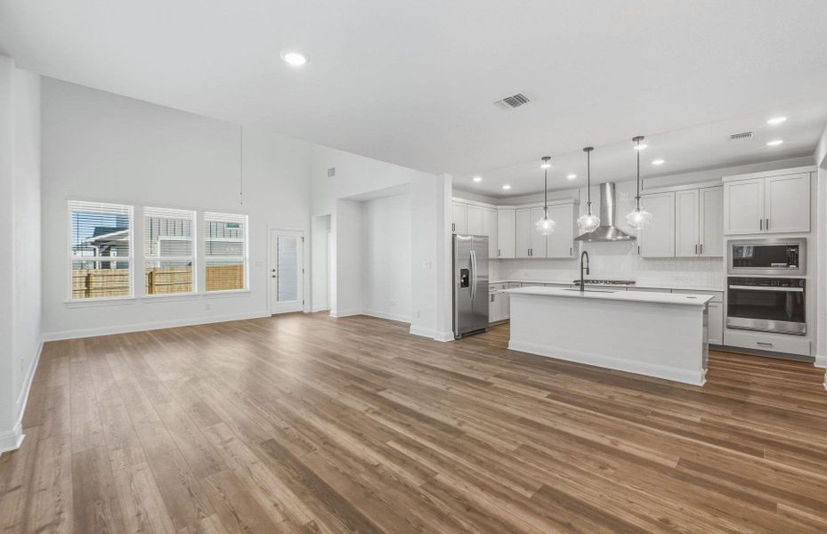 Spacious, unfurnished interior of a new home in Santa Rita Ranch, Liberty Hill (Image 28).