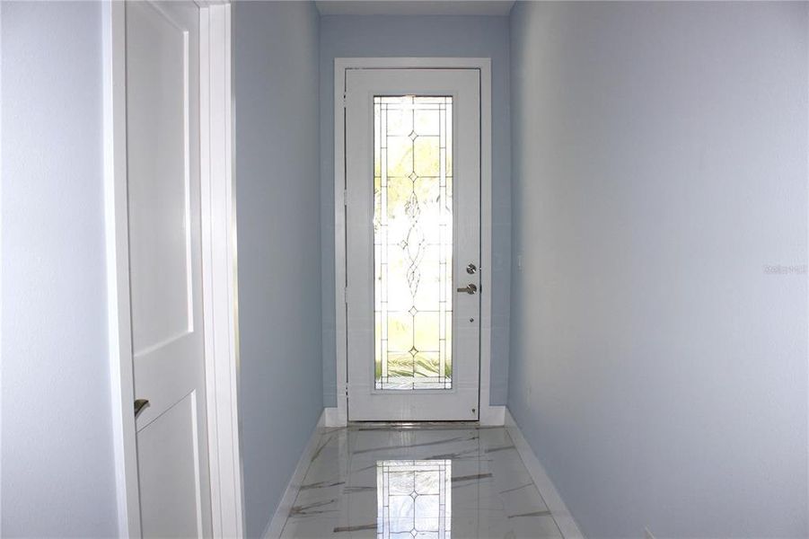 Spacious, unfurnished interior of a new home in , Tampa (Image 40).