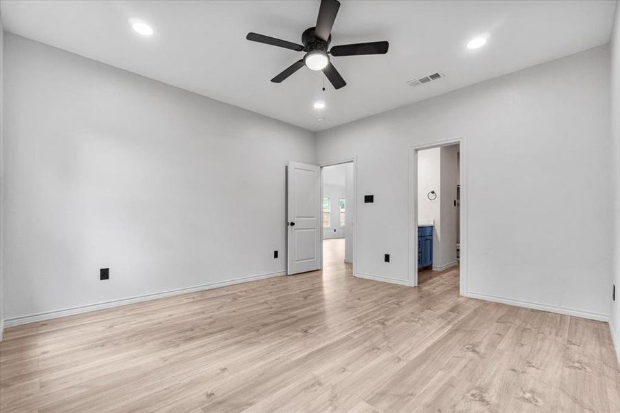 Unfurnished room featuring light hardwood / wood-style floors and ceiling fan