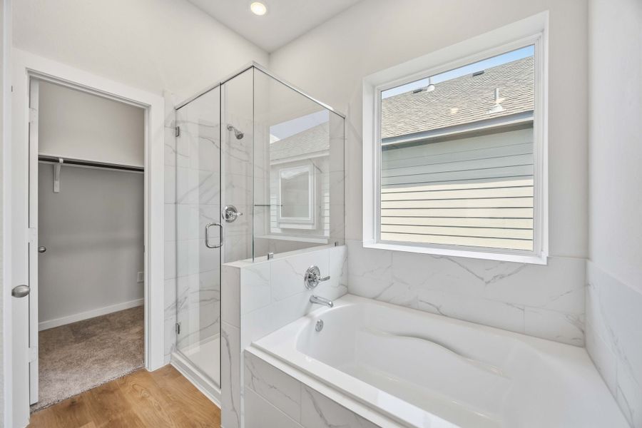 1204 Lilly Ln - Mansfield B - Primary Bathroom
