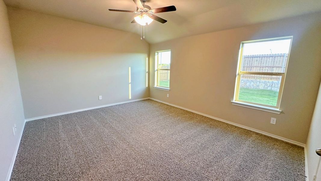 Spacious, unfurnished interior of a new home in Sunnycreek, Fort Worth (Image 11).