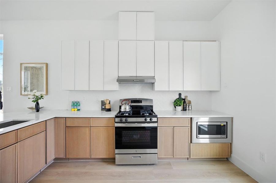 Furnished interior view inside a new home in , Dallas (Image 5).