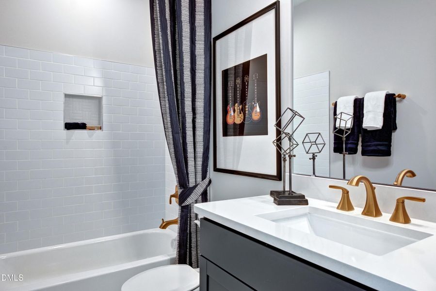 LOCE_0058_00-Sebastian J_Bath 4