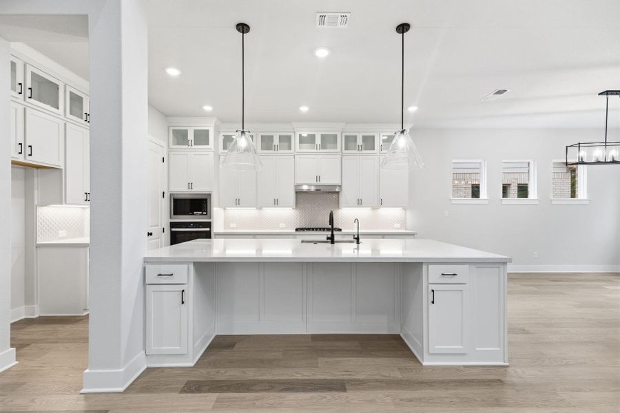 Gorgeous Open Concept Kitchen