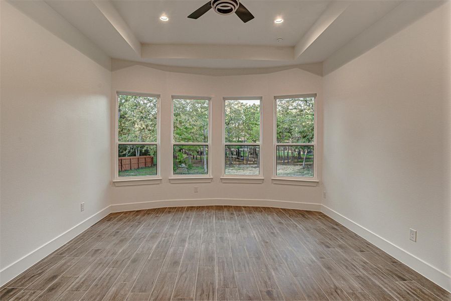 Bay windows in Owners suite. Bay windows in Owners suite.