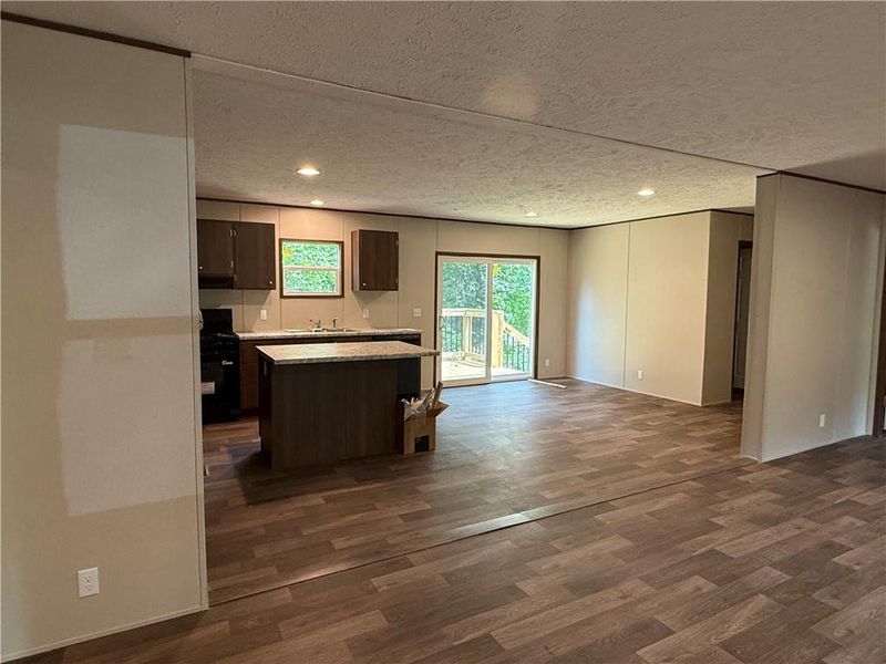 Spacious, unfurnished interior of a new home in , Villa Rica (Image 6).
