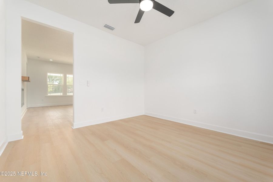 Spacious, unfurnished interior of a new home in , Middleburg (Image 28).